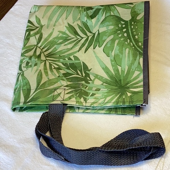 FINAL SALE PRICE Reusable Shopper + 3 Bags for Makeup or Whatever - Picture 2 of 5